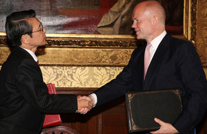 His Excellency Mr Keiichi Hayashi shakes hands with William Hague (4 July 2013)